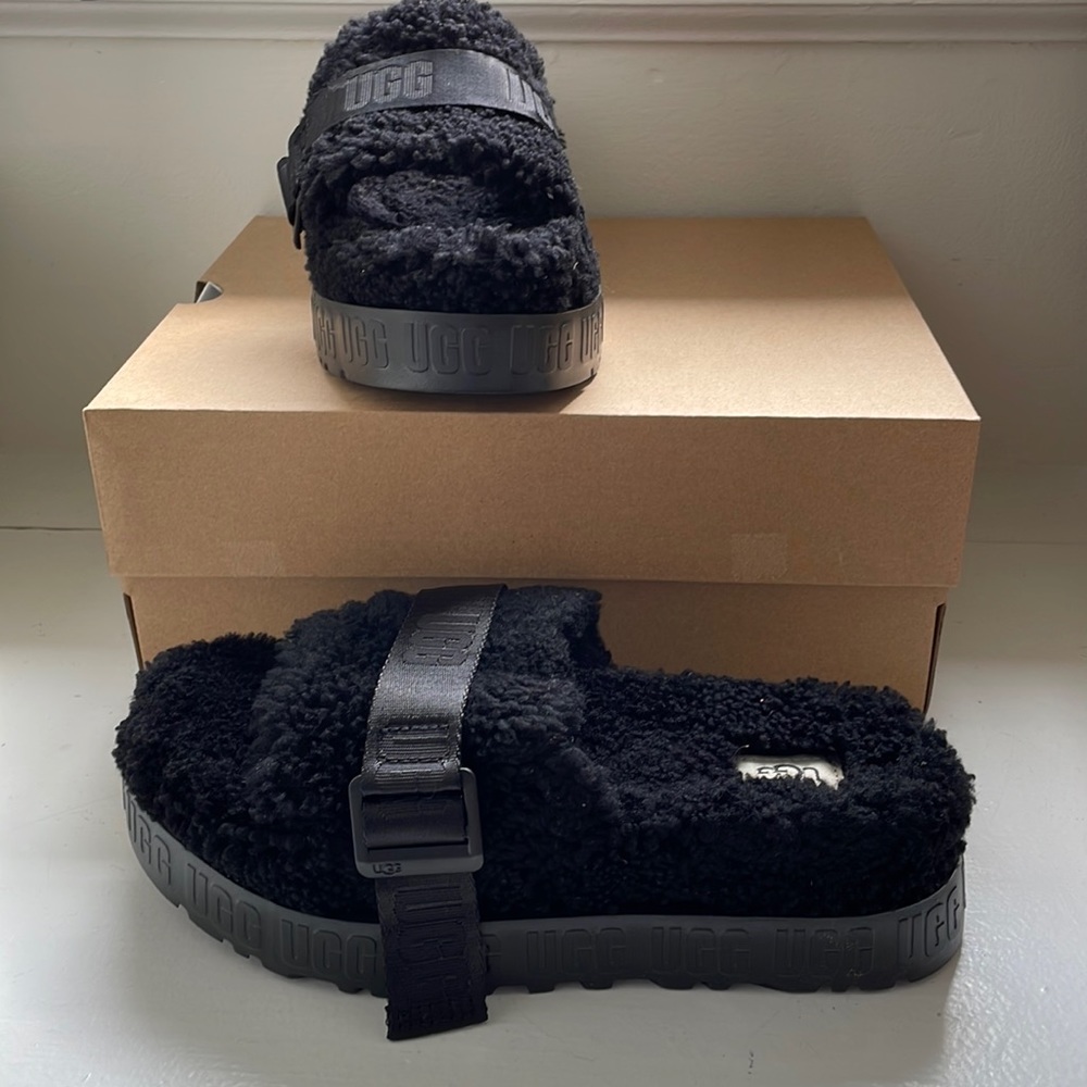 UGG W Fluffita Sandle size 8 NEW